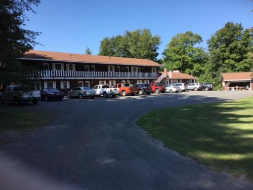 Sandy Point Motel - image 12
