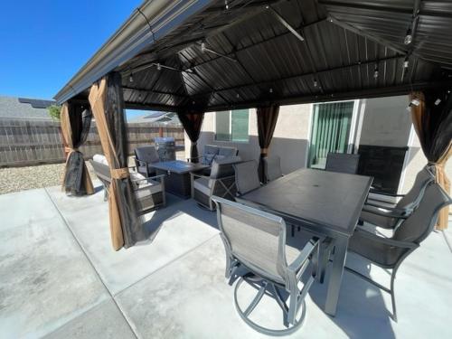 Voyage on to your minimalistic getaway Voyage on to your minimalistic getaway