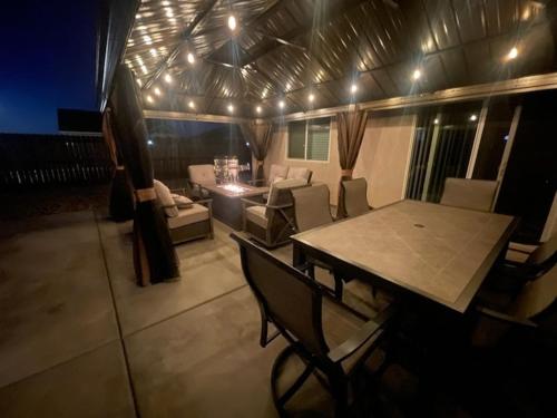 Voyage on to your minimalistic getaway Voyage on to your minimalistic getaway