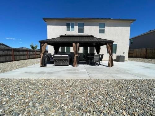 Voyage on to your minimalistic getaway Voyage on to your minimalistic getaway