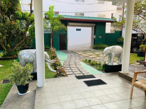 Garden, Elysian home villa in Sri Jayawardenepura Kotte