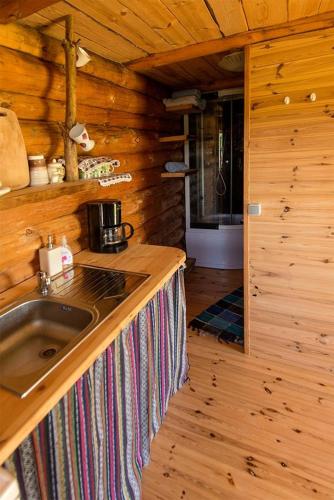 Veskikivi Holiday Home in Mandjala