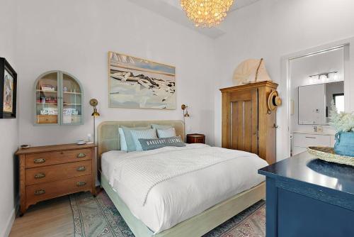 The Beach House at Saratoga Oceanfront Oasis in Oyster Bay, Canada