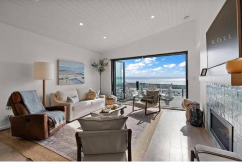 The Beach House at Saratoga Oceanfront Oasis in Oyster Bay, Canada
