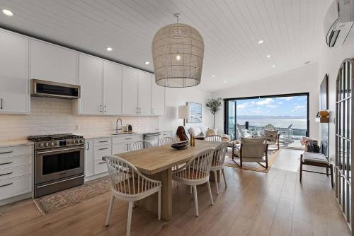 The Beach House at Saratoga Oceanfront Oasis in Oyster Bay, Canada
