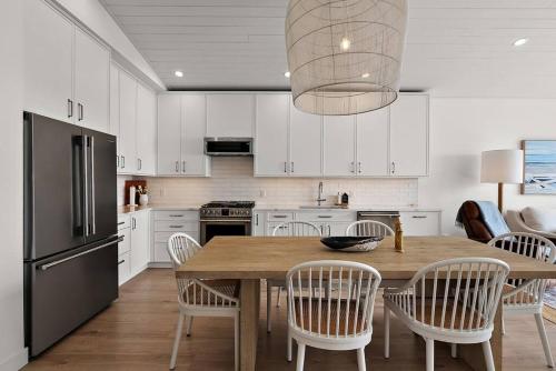 The Beach House at Saratoga Oceanfront Oasis in Oyster Bay, Canada