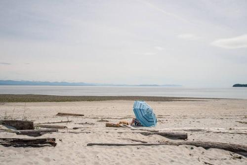 The Beach House at Saratoga Oceanfront Oasis in Oyster Bay, Canada