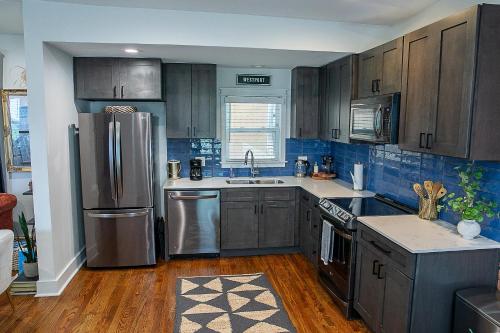 Top Walk score! Prime Westport Midtown Location! in Kansas City, USA