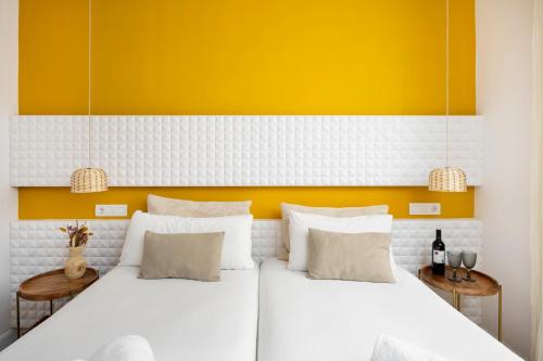 Standard Twin Room image 10