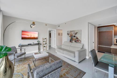 Gorgeous 2BR Icon Brickell-WaterViews-FREESPA in Miami, USA