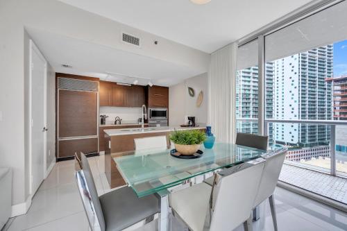 Gorgeous 2BR Icon Brickell-WaterViews-FREESPA in Miami, USA
