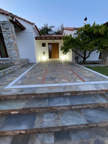 Four-Bedroom Villa with Private Pool image 3