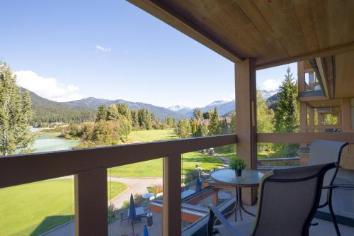 2BR - Located in beautifully acclaimed Nicklaus North Golf Clubhouse in Whistler, Canada