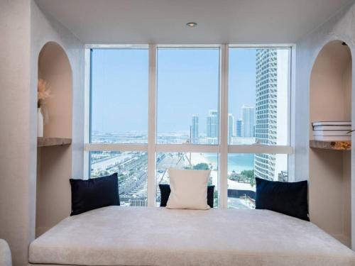 Upgraded Stylish Living with Private Steam Room, Dubai (photo 7)