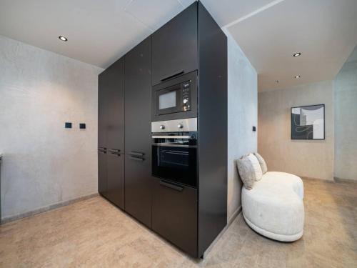 Upgraded Stylish Living with Private Steam Room, Dubai (photo 10)
