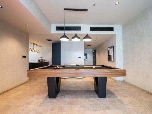 Upgraded Stylish Living with Private Steam Room, Dubai (photo 3)