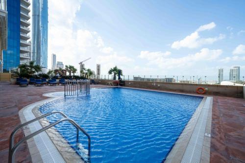 Upgraded Stylish Living with Private Steam Room, Dubái