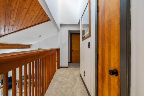 Minutes to Sun Bowl and Stratton Base Lodge in Jamaica, USA
