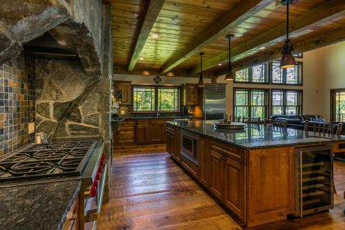 Round Tree Retreat in Stratton Mountain, USA