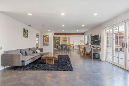 Middlebury Heights with Pool, Los Angeles (fotografie 9)
