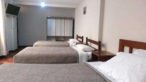 Standard Quadruple Room image 2