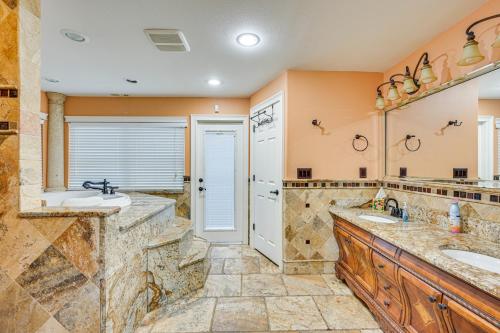 Lakefront Lutz Home with Hot Tub 15 Mi to Tampa Lakefront Lutz Home with Hot Tub 15 Mi to Tampa