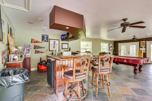 Lakefront Lutz Home with Hot Tub 15 Mi to Tampa Lakefront Lutz Home with Hot Tub 15 Mi to Tampa