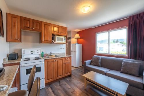 Sahara Courtyard Inn Penticton in Penticton City Center