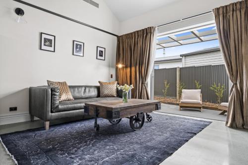 Black Stilt Cottage, luxury stay in Twizel, Twizel