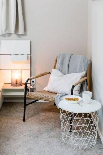 Lovely Wooden Home in Kirkland, Walk to Beach Park