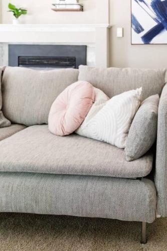 Lovely Wooden Home in Kirkland, Walk to Beach Park