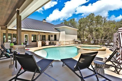 Heated Pool Movie Theater Hot Tub Games Sleeps 28 in Concan, USA