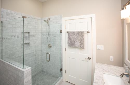 NEW LISTING - Longview Mountain Oasis in Big Canoe in Afton, USA