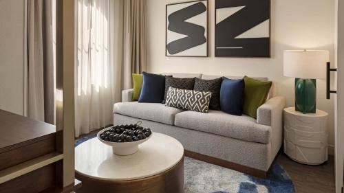 Residence Inn by Marriott Beverly Hills - image 9