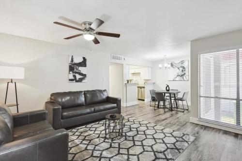 2BR 2BA Oasis Near Cowboys Stadium & 6 Flags in Arlington, USA