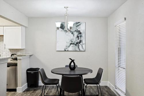 2BR 2BA Oasis Near Cowboys Stadium & 6 Flags in Arlington, USA