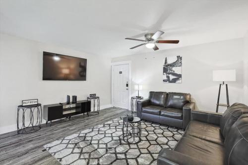 2BR 2BA Oasis Near Cowboys Stadium & 6 Flags in Arlington, USA