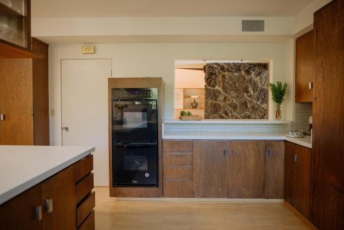 Mid-Century Zen Mountain Getaway in Los Angeles, USA