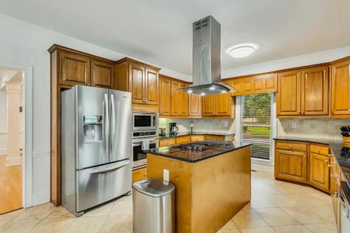 Heated Pool ATL 5BR Modern Sanctuary in Conyers, USA