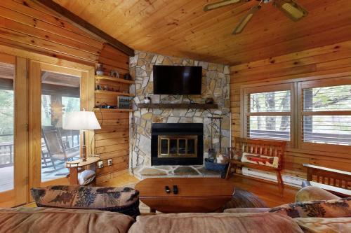 Creekfront Cabin in Newland, USA