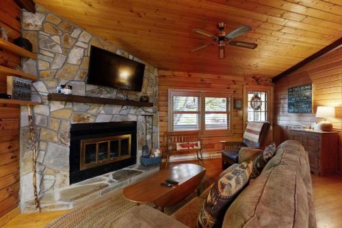 Creekfront Cabin in Newland, USA