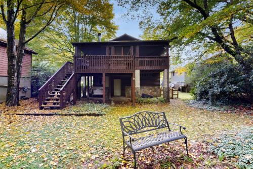 Creekfront Cabin in Newland, USA