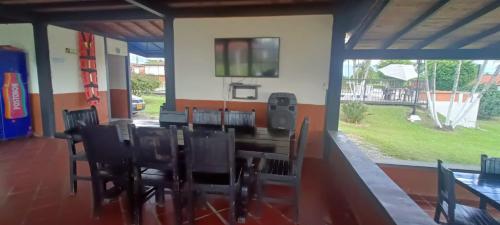 ห้องส่วนกลางสำหรับนั่งเล่น/ดูทีวี, Hotel campestre manantial del Quindio in มอนเตเนโกร