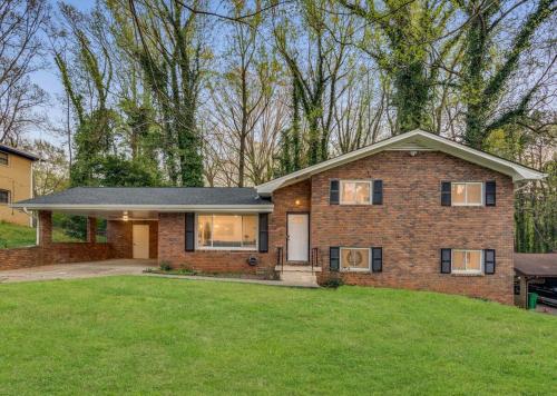 Spacious Decatur Home Sleeps 12 Work-Ready in Decatur, USA