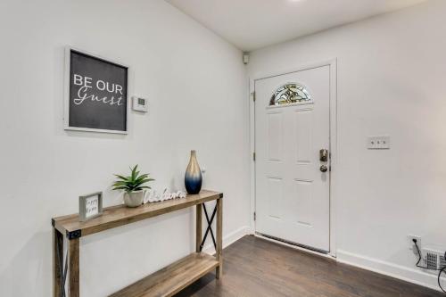 Spacious Decatur Home Sleeps 12 Work-Ready in Decatur, USA