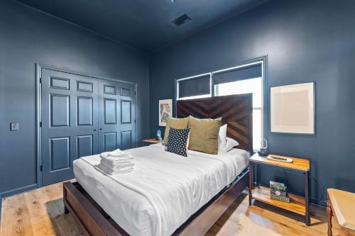 Life is Good on the Globe