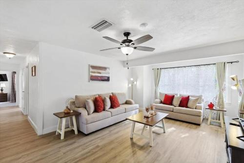 4-BD 2-BA Home Retreat Laundry Backyard