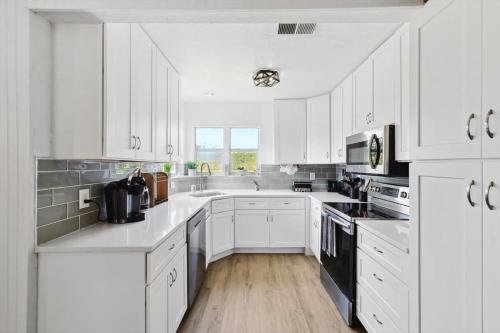 4-BD 2-BA Home Retreat Laundry Backyard in Weatherford, USA