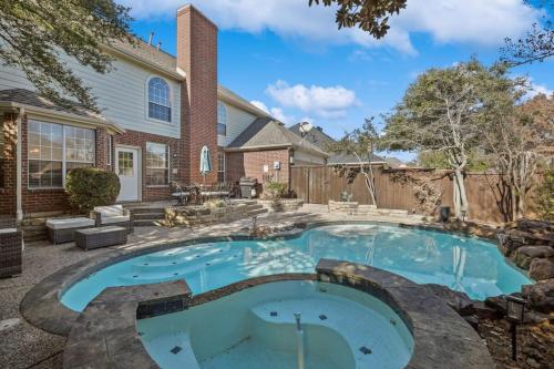 Dream Vacay in Central Plano - Pool & Grill in Plano, USA