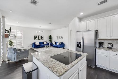 Luxury Home w Hot Tub near DFW Airport in Flower Mound